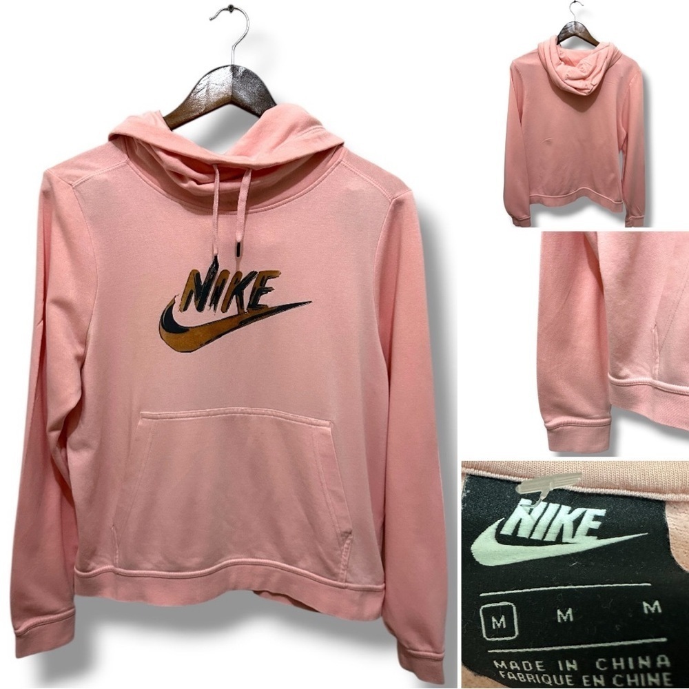 400 Nike | NWOT Blush Pink Graphic Pullover Hoodie (Size M)